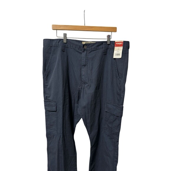 Wrangler Men’s Cargo Pants NWT Size 38X29 Navy - Picture 2 of 8